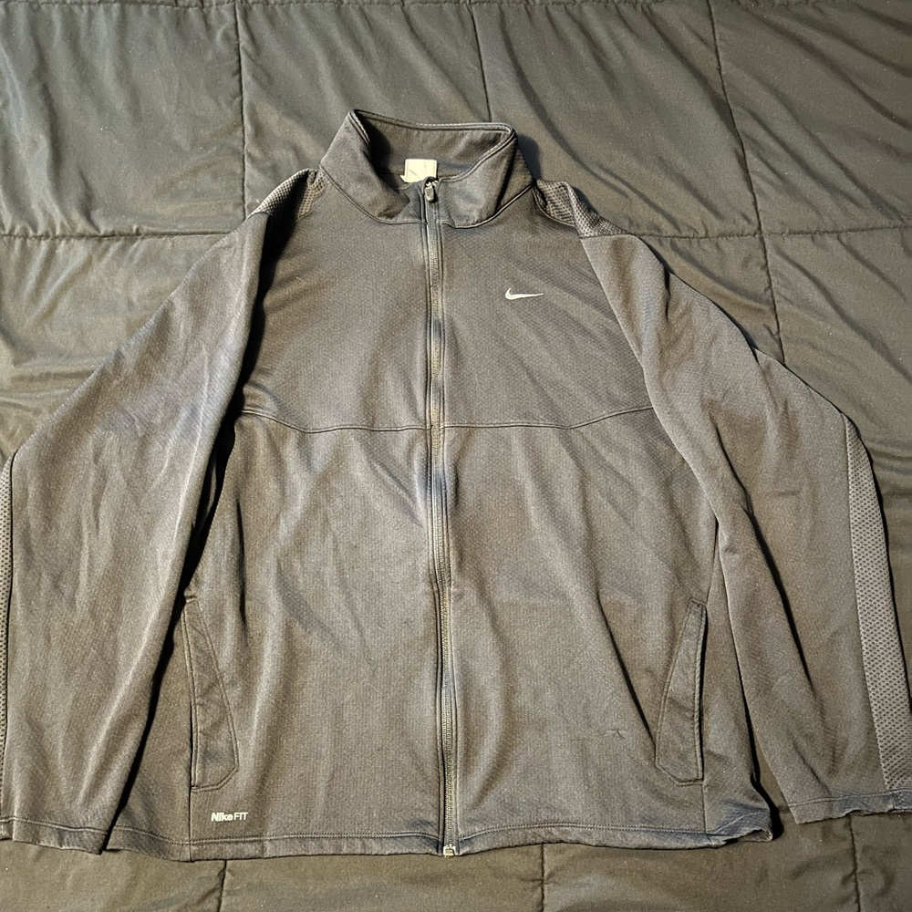 Nike dri-fit large zip up hoodless jacket color:black